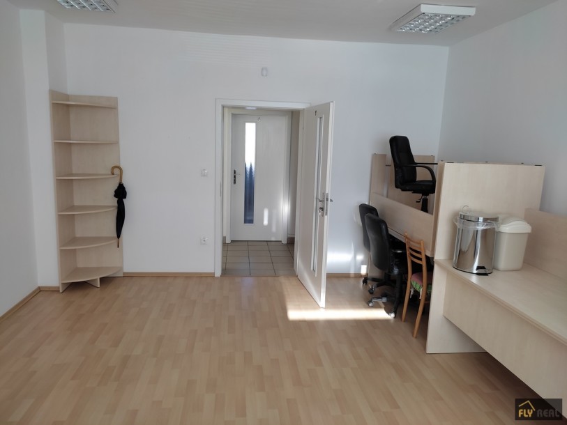 Prenajmeme kancelárske priestory v Sládkovičove (25 m2) za 220 EUR/mes.-1