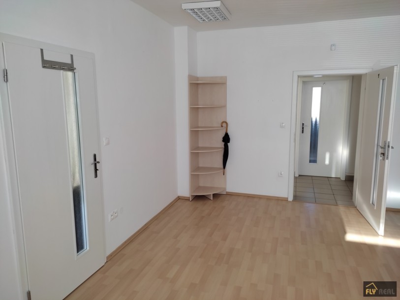 Prenajmeme kancelárske priestory v Sládkovičove (25 m2) za 220 EUR/mes.-4