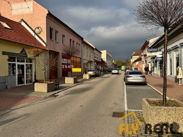 PONUKA PRENÁJMU OBCHODNÝCH PRIESTOROV  v CENTRE MESTA PEZINOK (1 386 m2) za   9 773 EUR/mes. + energie-3