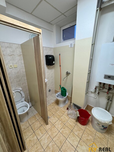 PRENÁJOM OBCHODNÝCH PRIESTOROV v rozlohe až 120 m2 v CENTRE MESTA SEREĎ na prízemí  za 1 200 EUR/mes. bez energií!-19