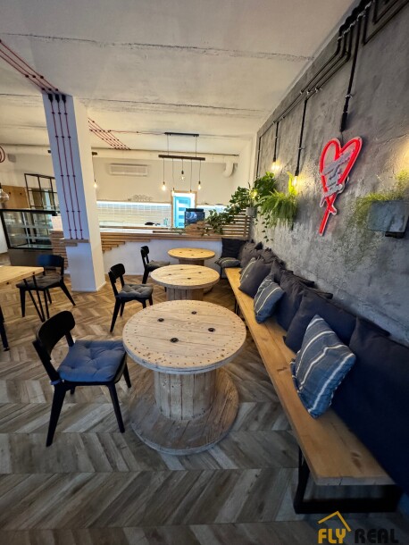 PRENÁJOM OBCHODNÝCH PRIESTOROV v rozlohe až 120 m2 v CENTRE MESTA SEREĎ na prízemí  za 1 200 EUR/mes. bez energií!-3
