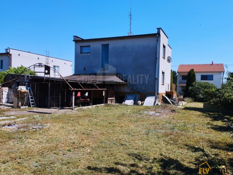 Predáme dvojgeneračný 5-izb. rodinný dom v obci Šoporňa s ideálnym pozemkom (800 m2)-7