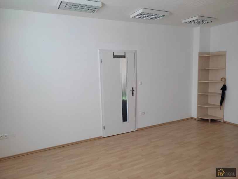 Prenajmeme kancelárske priestory v Sládkovičove (25 m2) za 220 EUR/mes.-2
