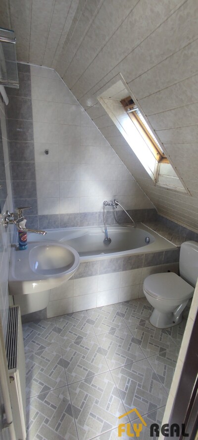 Prenájom 2-izbového čiastočne zariadeného podkrovného bytu (44 m2) v Seredi za 480 EUR/mes. vrátane energií voľný IHNEĎ!-5