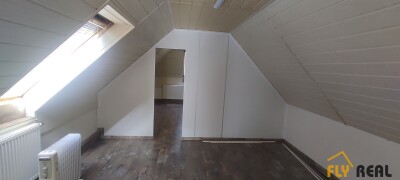 Prenájom 2-izbového čiastočne zariadeného podkrovného bytu (44 m2) v Seredi za 480 EUR/mes. vrátane energií voľný IHNEĎ!-3