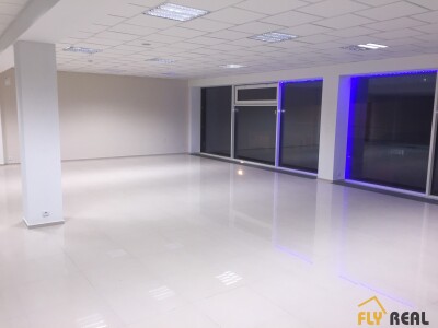 EXKLUZÍVNA ponuka nájomných obchodných priestorov na poschodí nového OC v SEREDI   (113 -160 m2) od 9 EUR/m2 + Energie-2
