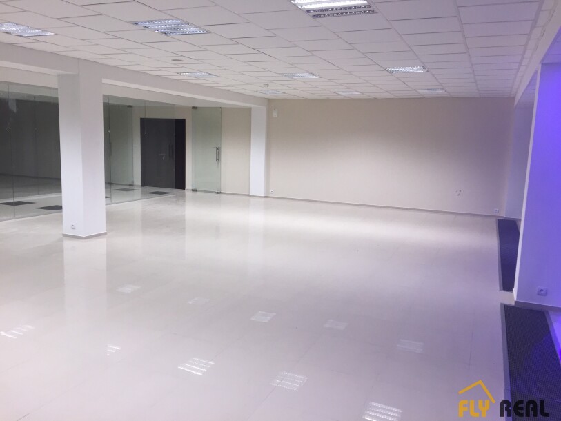 EXKLUZÍVNA ponuka nájomných obchodných priestorov na poschodí nového OC v SEREDI   (113 -160 m2) od 9 EUR/m2 + Energie-3