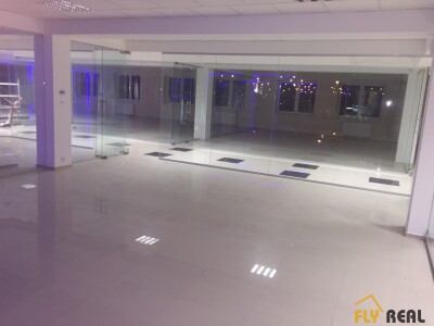 EXKLUZÍVNA ponuka nájomných obchodných priestorov na poschodí nového OC v SEREDI   (113 -160 m2) od 9 EUR/m2 + Energie-4