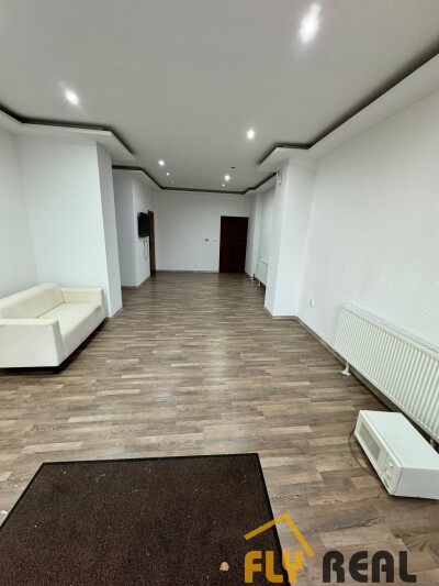 Prenajmeme kancelárske priestory s rozlohou 43 m2 v Seredi za 600 EUR/mes. vrátane energií-11