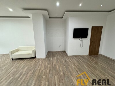 Prenajmeme kancelárske priestory s rozlohou 43 m2 v Seredi za 600 EUR/mes. vrátane energií-9