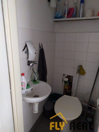 Prenajmeme podnikateľské priestory (20 m2) v centre mesta Sereď za 450 EUR/mes. bez energií  dostupné IHNEĎ!!-3