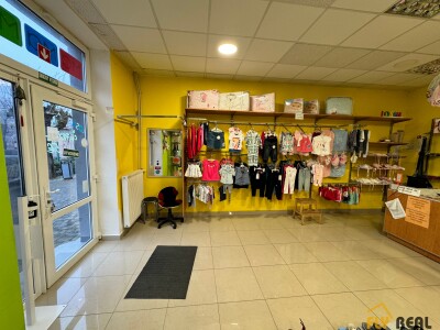 PRENÁJOM OBCHODNÝCH PRIESTOROV (65 m2) na prízemí v CENTRE MESTA SEREĎ ZA 650 EUR/mes. vrátane energií!-6