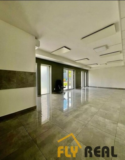 PRENÁJOM  PODNIKATEĽSKÝCH PRIESTOROV (70 m2) na prízemí v CENTRE MESTA GALANTA ZA 850 EUR/mes. bez energií!-3