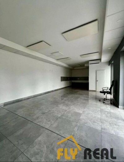 PRENÁJOM  PODNIKATEĽSKÝCH PRIESTOROV (70 m2) na prízemí v CENTRE MESTA GALANTA ZA 850 EUR/mes. bez energií!-5