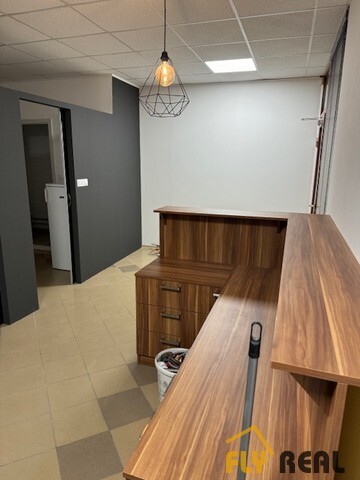 Prenájom podnikateľských  priestorov v rozlohe 60 m2 v centre mesta Sereď za 600 EUR/mes. bez energií dostupné IHNEĎ!-4