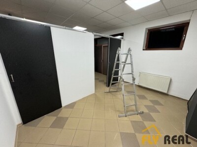 Prenájom podnikateľských  priestorov v rozlohe 60 m2 v centre mesta Sereď za 600 EUR/mes. bez energií dostupné IHNEĎ!-8