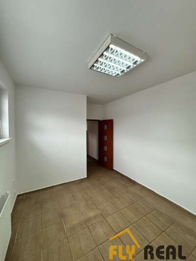 Ponúkame NA PRENÁJOM  CELÚ BUDOVU (2 podlažia) v centre mesta GALANTA  s rozlohou 100 m2 za 700 EUR/mes. bez energií-7