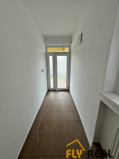 Ponúkame NA PRENÁJOM  CELÚ BUDOVU (2 podlažia) v centre mesta GALANTA  s rozlohou 100 m2 za 700 EUR/mes. bez energií-18