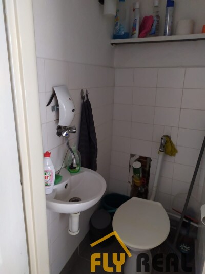 Prenajmeme podnikateľské priestory (20 m2) v centre mesta Sereď za 400 EUR/mes. bez energií  dostupné IHNEĎ!!-2