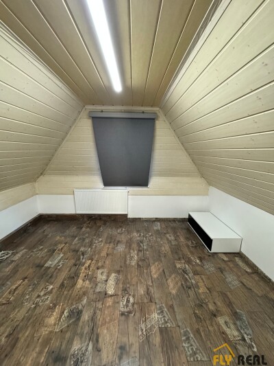 Prenájom 2-izbového čiastočne zariadeného podkrovného bytu (44 m2) v Seredi za 480 EUR/mes. vrátane energií voľný IHNEĎ!-11