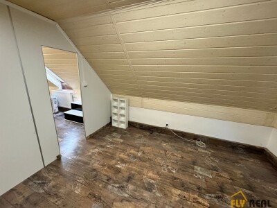 Prenájom 2-izbového čiastočne zariadeného podkrovného bytu (44 m2) v Seredi za 480 EUR/mes. vrátane energií voľný IHNEĎ!-10