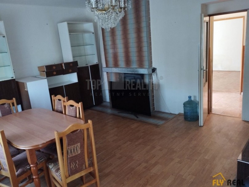 Predáme dvojgeneračný 5-izb. rodinný dom v obci Šoporňa s ideálnym pozemkom (800 m2)-4